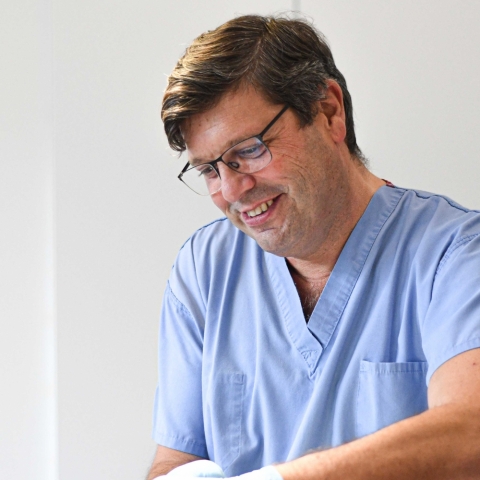 Dr. Yves Debosschere